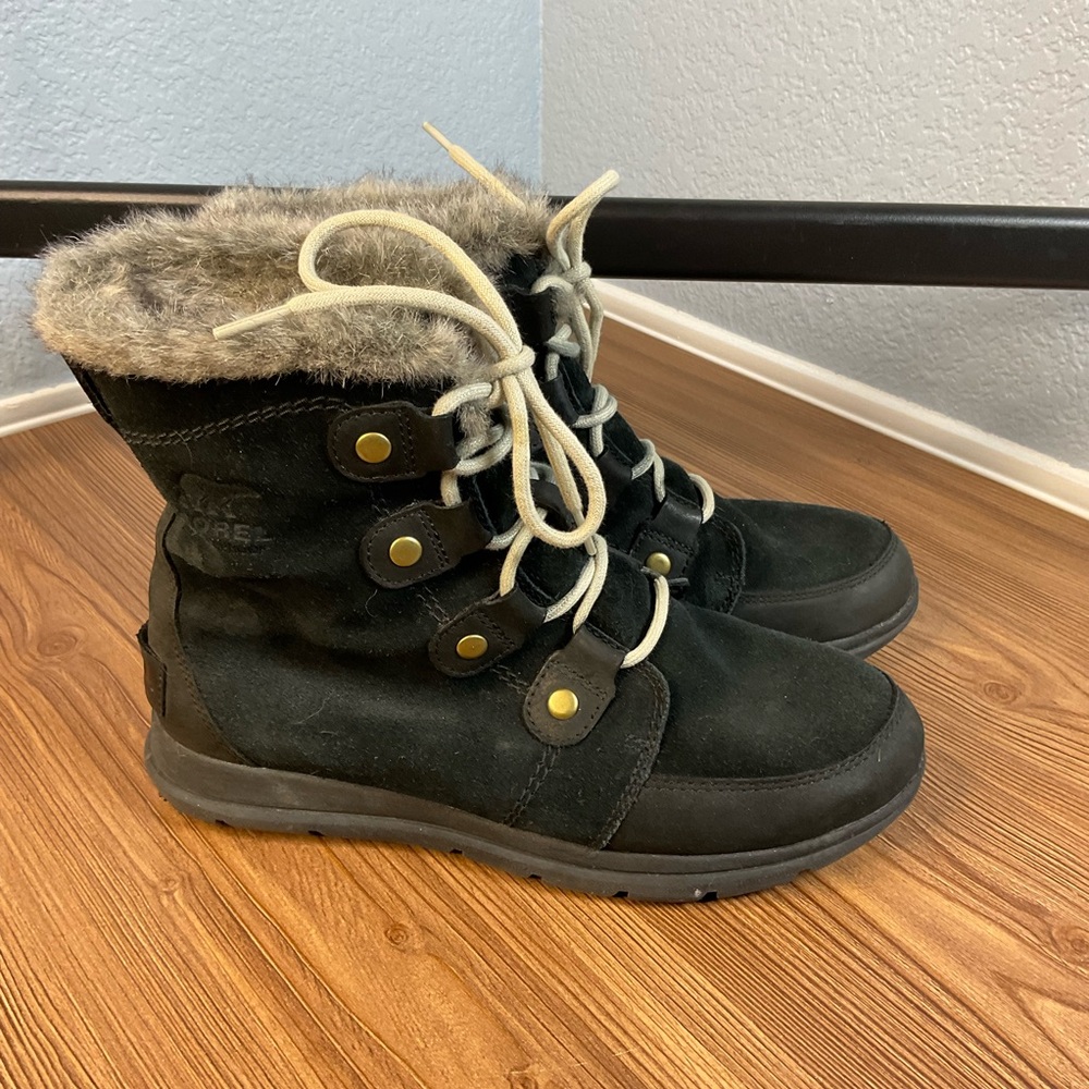 Sorel Tivoli II Black Suede Fur-Lined Women's Snow Boots size 8.5